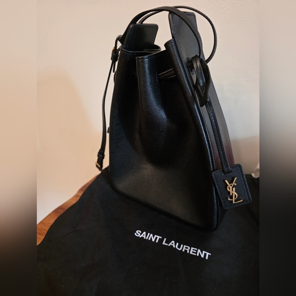 Chic Black Leather Crossbody Bag - Picture 6 of 8